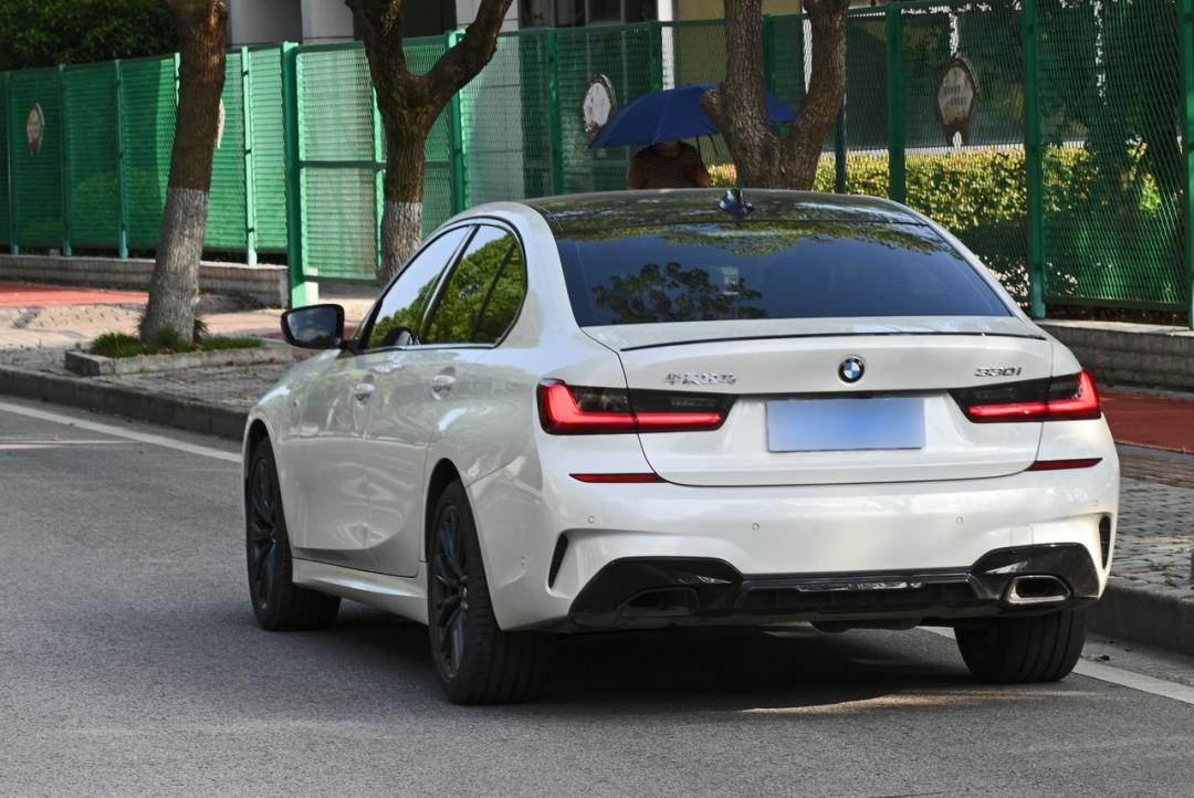 宝马330i曜夜长轴与短轴,多少钱能买宝马330i