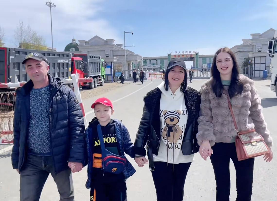 富二代娶乌克兰媳妇,天津小伙带乌克兰妻子丈母娘回国