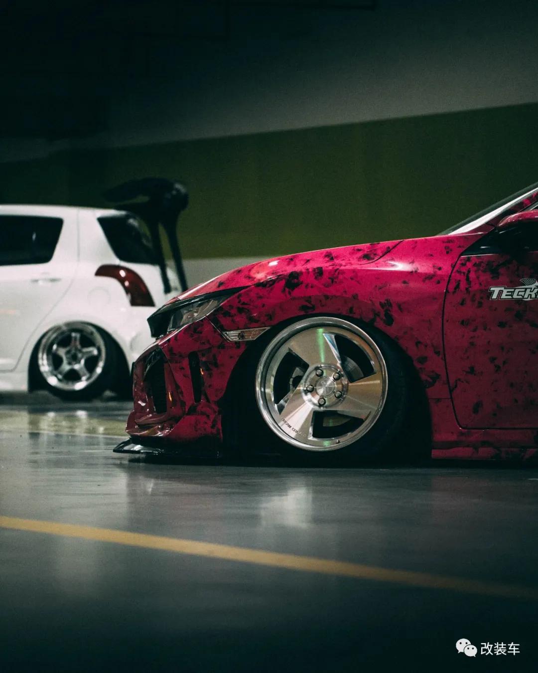 十代思域樱花粉低趴姿态,十代思域炫动蓝低趴姿态