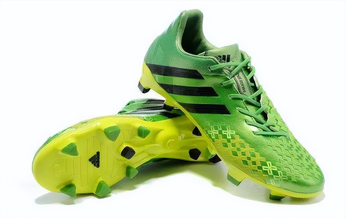 入门新手应该选什么足球鞋,孩子的鞋买牌子的还是一般的