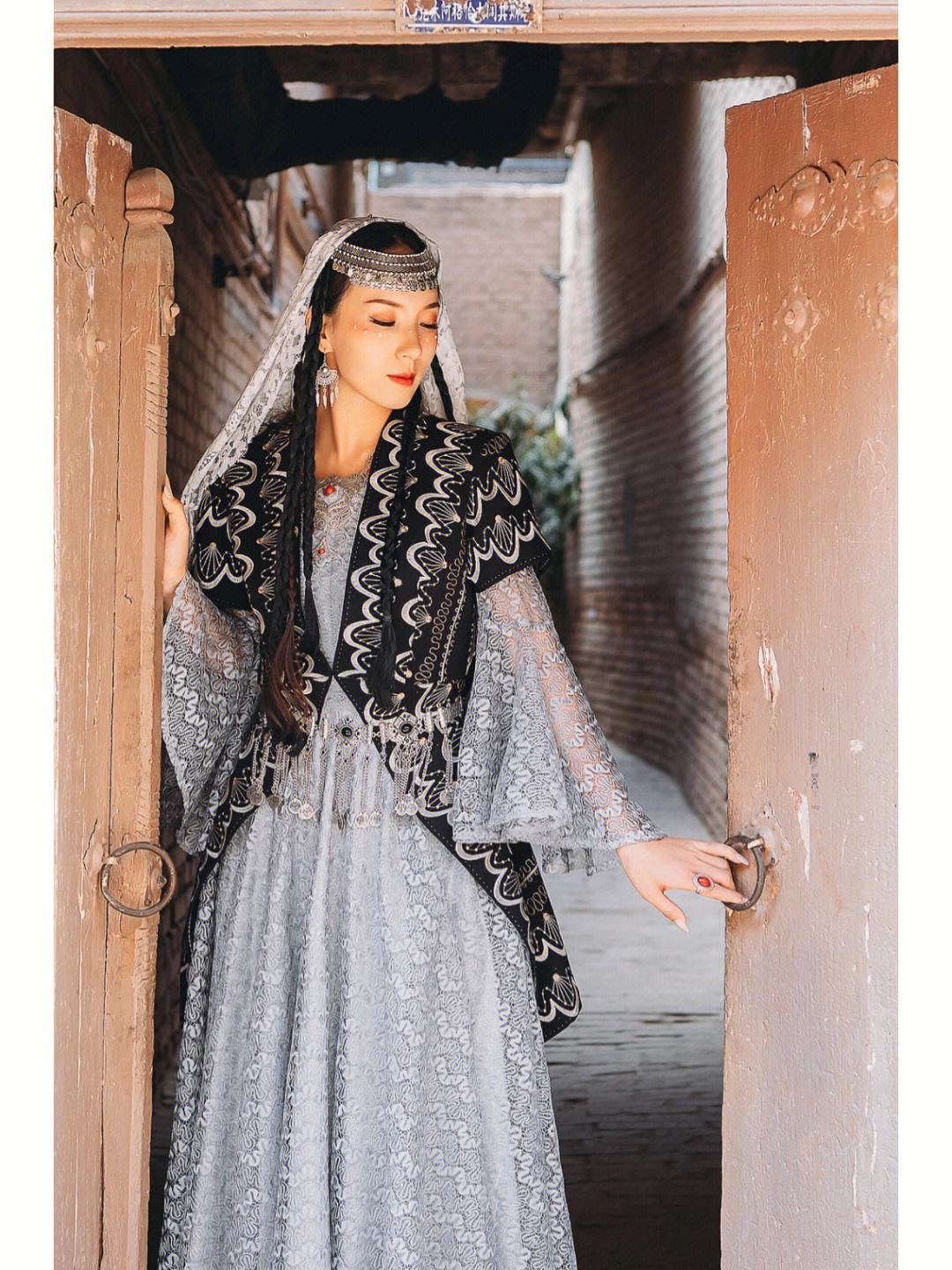 维吾尔族服饰欣赏,维吾尔族特色民族服饰