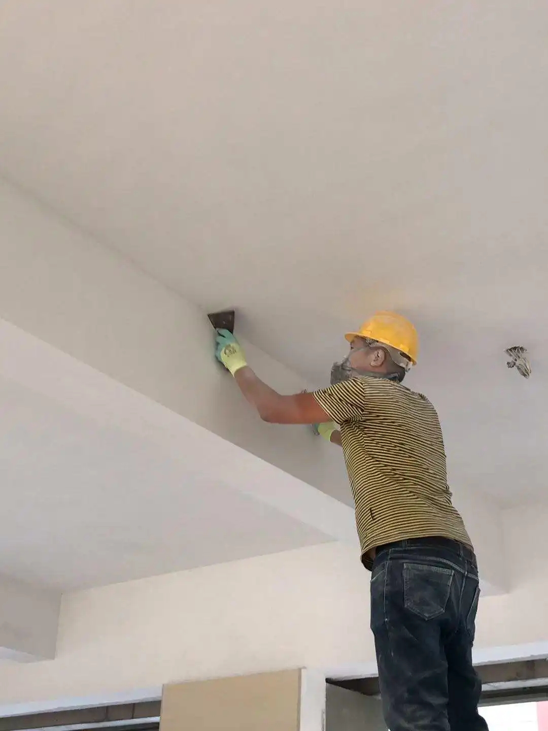 天花板发霉怎样处理最佳,天花板发霉如何解决