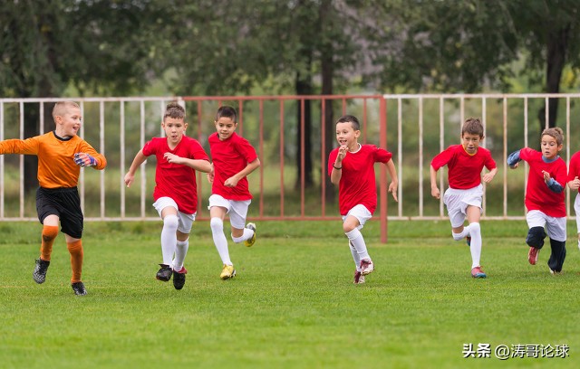 意大利球迷为什么那么热爱足球,中国球迷为何这么多人热爱意大利
