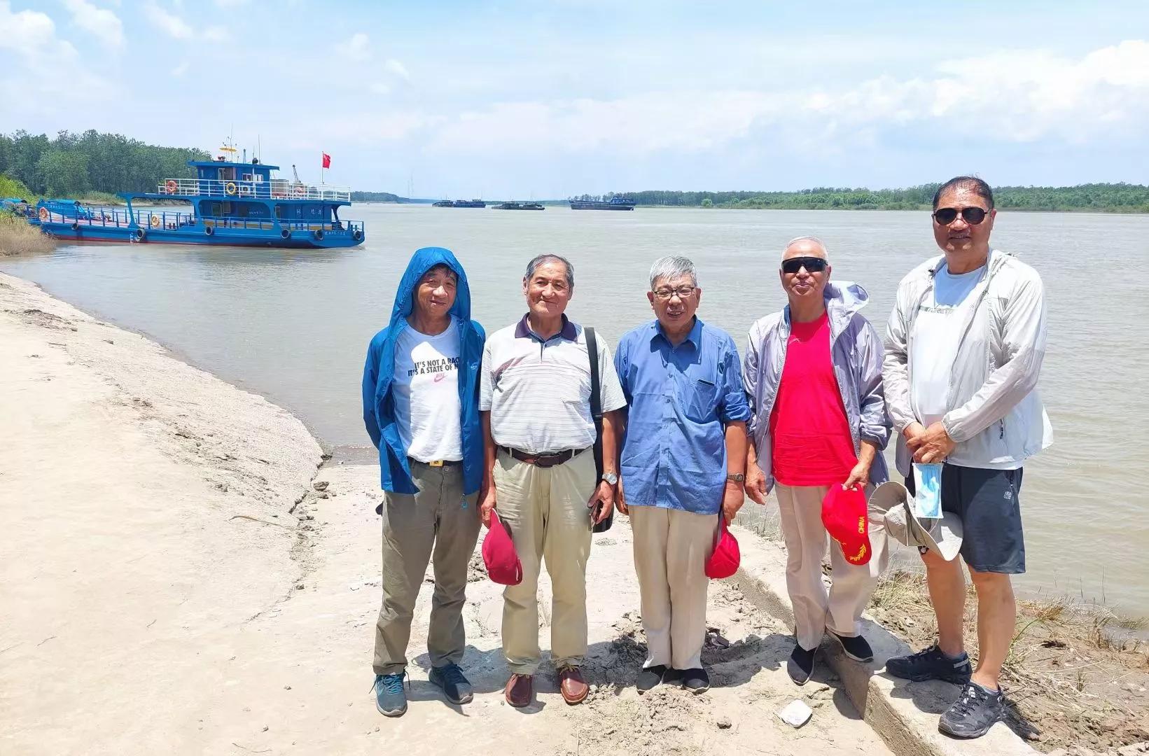 我们来到长江边池口的池州港码头怀旧