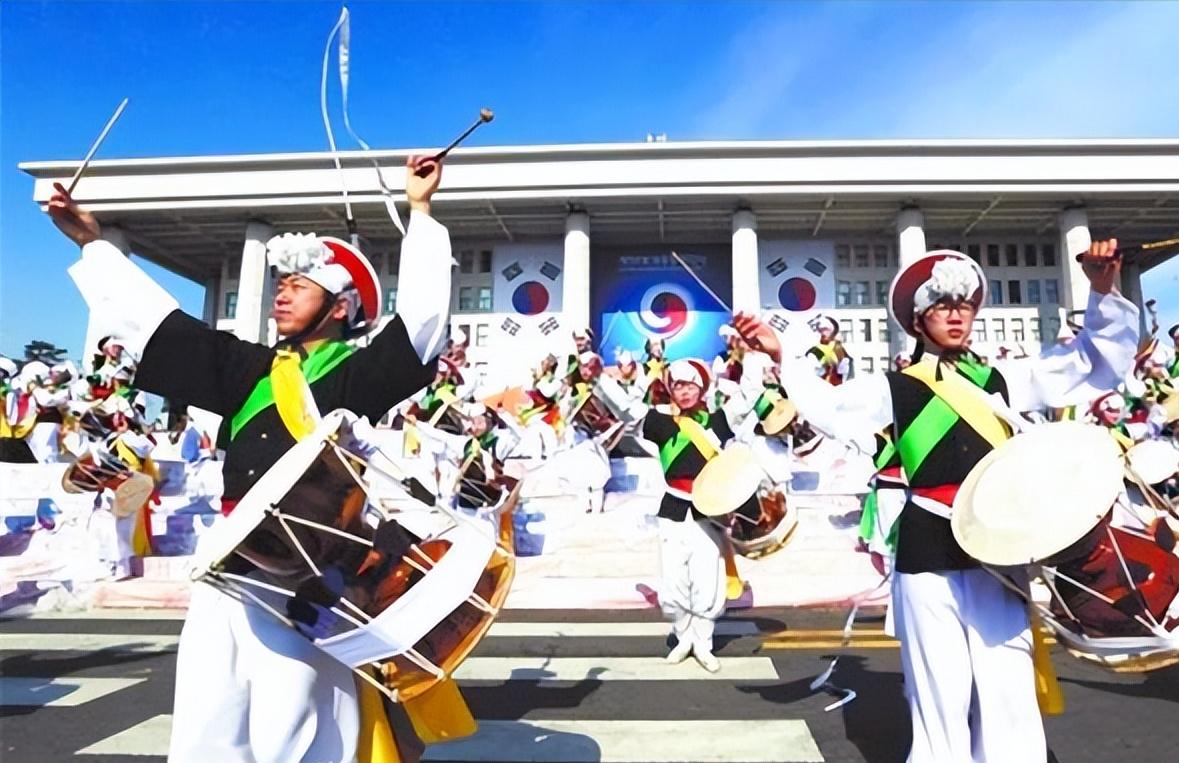 “去中国化”最彻底的4个东方国家，有一个已经完全西化了