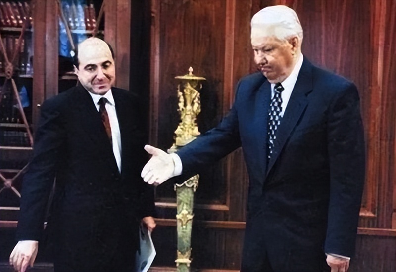 老梁讲解普京收拾寡头,普京如何收拾寡头的