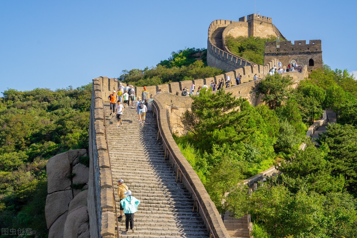 世界十大奇迹乐山大佛,万里长城vs乐山大佛