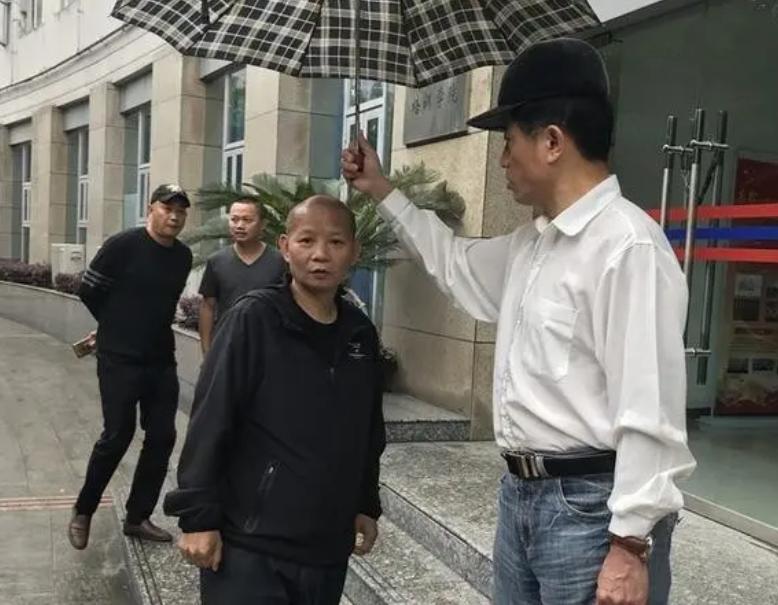 重庆老板郭家富给员工买房,重庆富豪郭家富