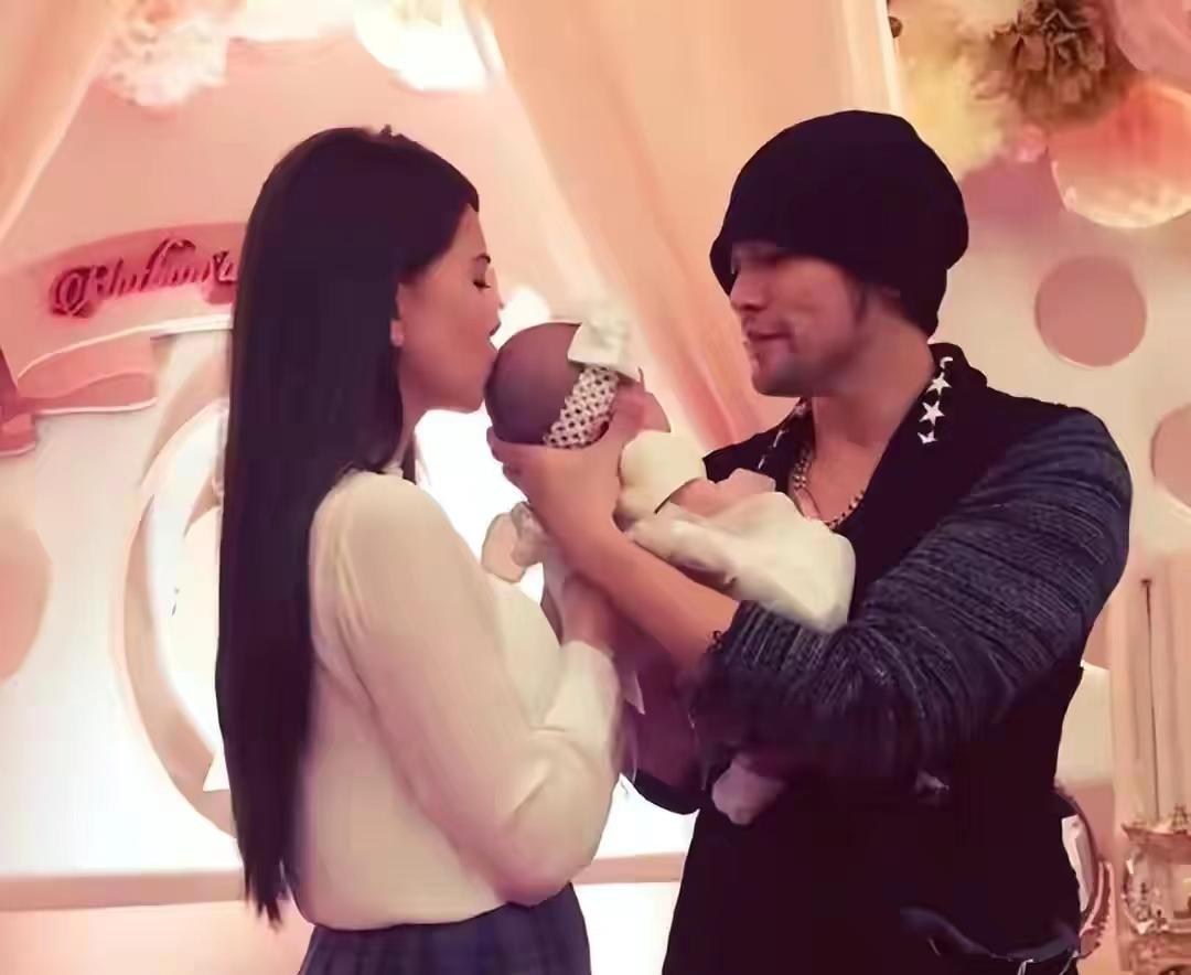 昆凌17岁就被周杰伦追上视频,昆凌被周杰伦追到手时才17岁