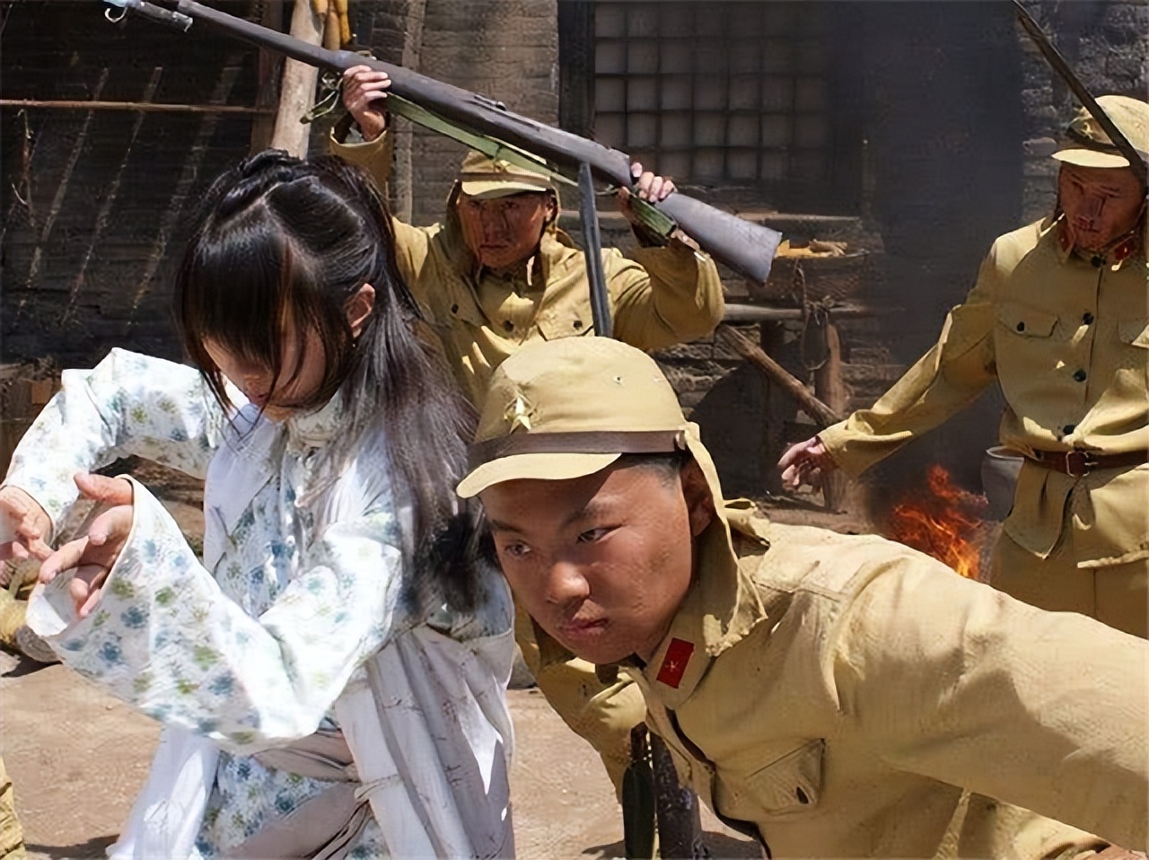 男子在广西穿着侵华日军军服,男子穿日本侵华军装