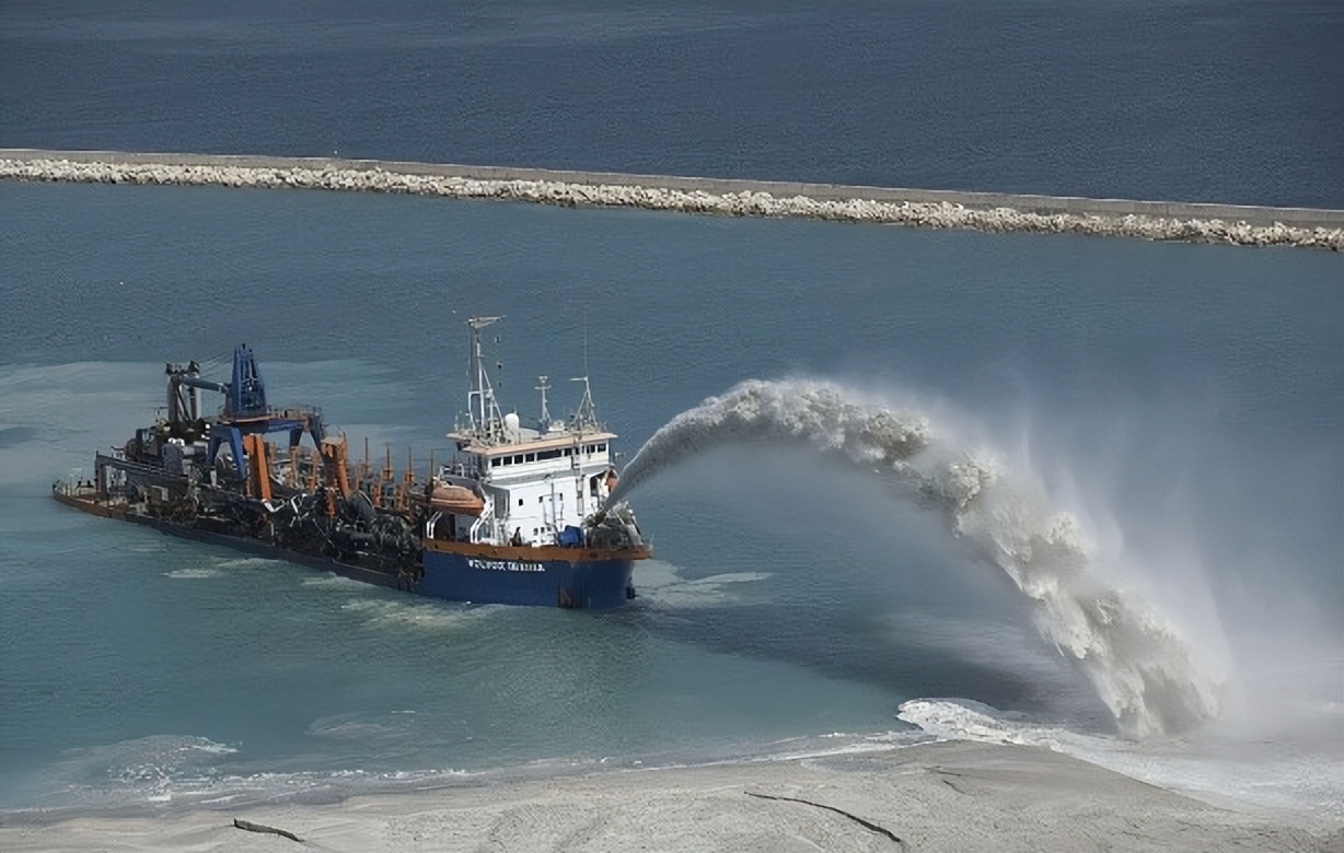 中国挖泥船最早进口哪个国家,大型挖泥船中国作用