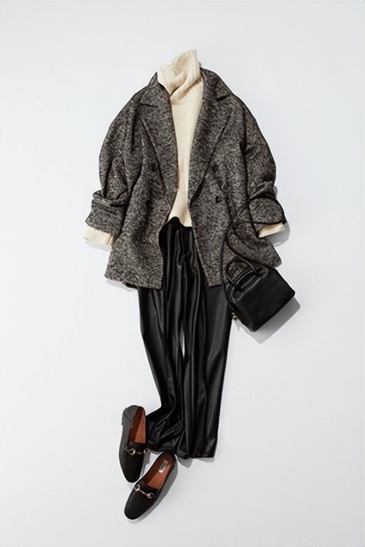 穿衣别再一身黑穿搭口诀教给你,穿衣搭配技巧冬天羽绒服