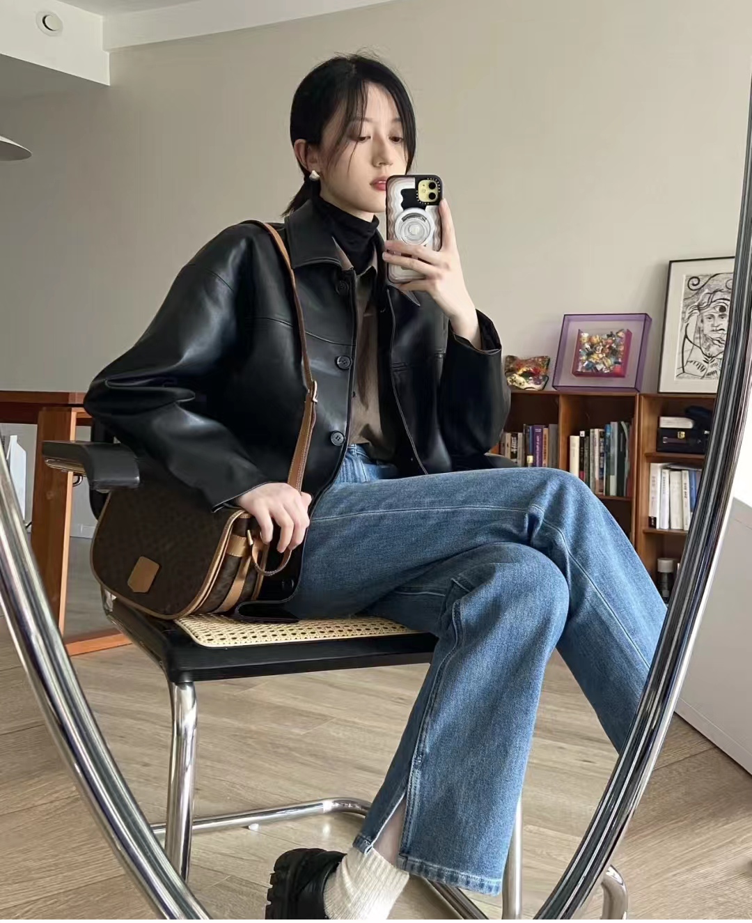 黑色机车皮衣搭配女秋冬,男士皮衣怎么搭配才显高级