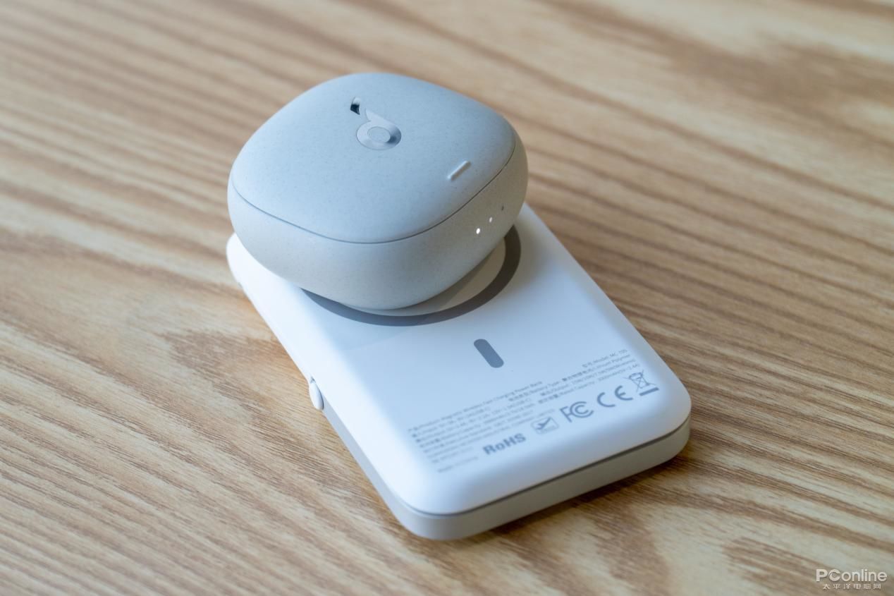 苹果透明探索版无线充电宝评测,网易无线充电宝vs麦多多