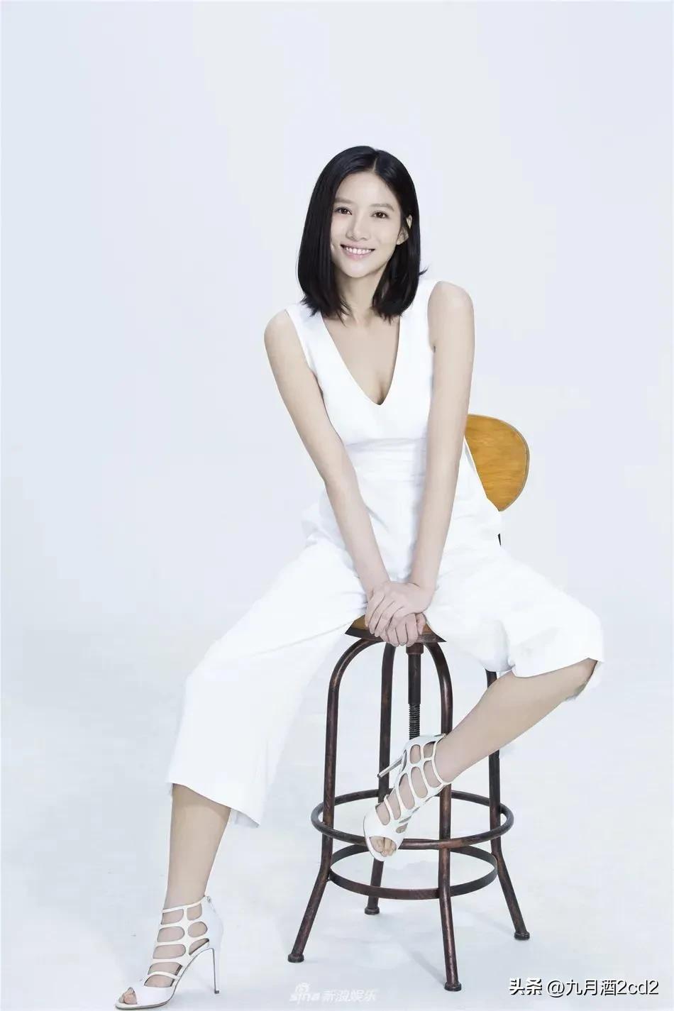 成熟性感御姐，火辣丰腴，90后女神，作为新时代的代表，备受关注