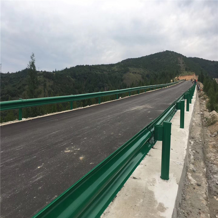 乡村波形护栏厂家报价,重庆乡村公路波形护栏报价