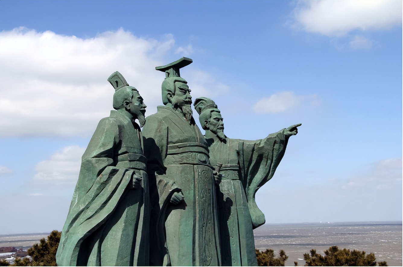 外流的人才，骂是骂不回来的，想引凤凰归巢，我们得先把梧桐种好