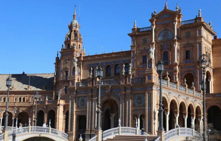 西班牙的建筑物是什么,西班牙的建筑艺术令人赞叹