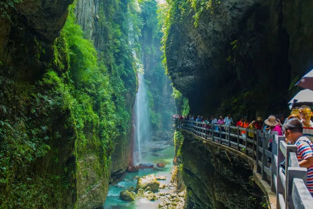 湖北恩施夏季热吗,湖北恩施人间仙境图片