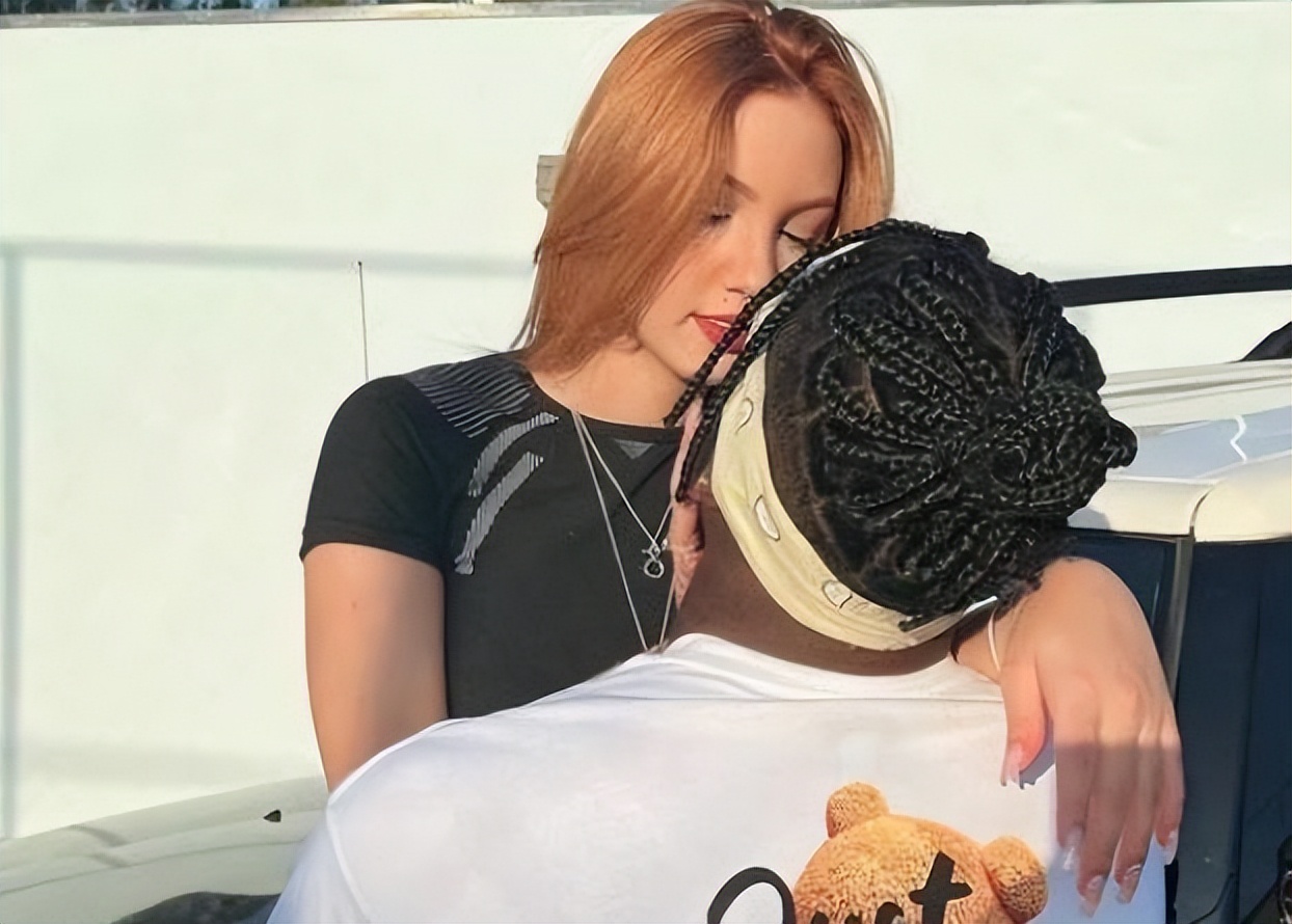 中超又来1个“瓦尔加”：当红外援女友曝光，亚洲妆容抢镜