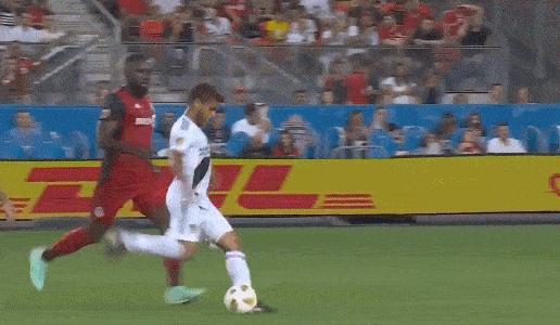 足坛失传已久的绝技蝎子摆尾,足坛十大牛尾巴过人