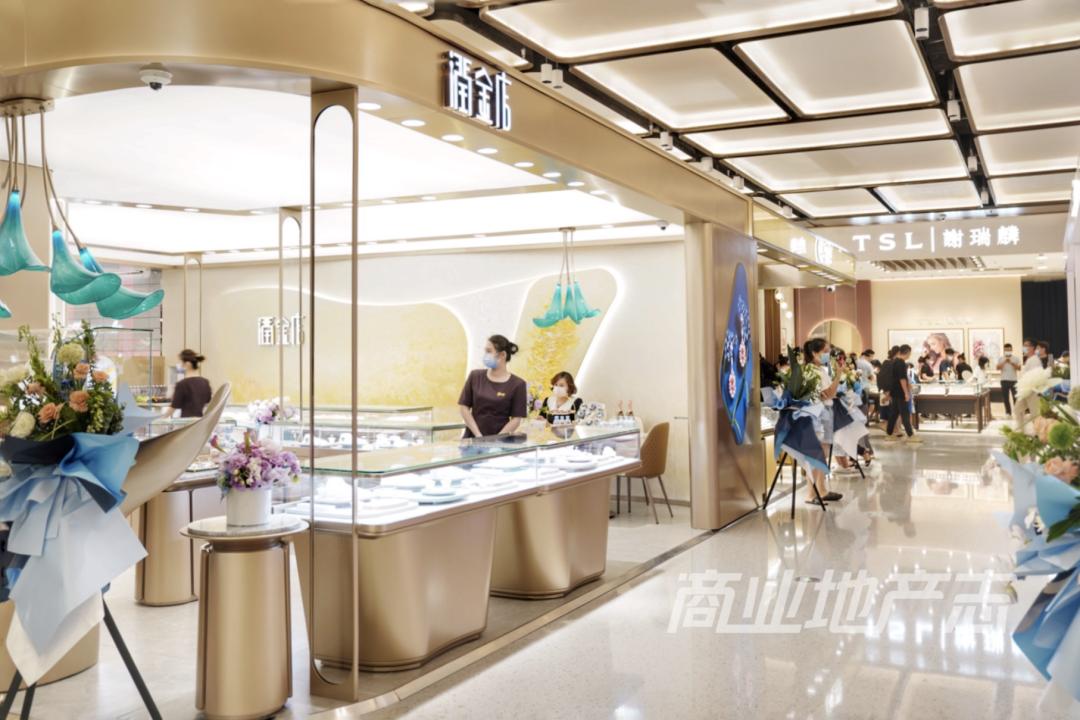 为了提升观察海口万象城的本地化视角,我在海口住了一整周