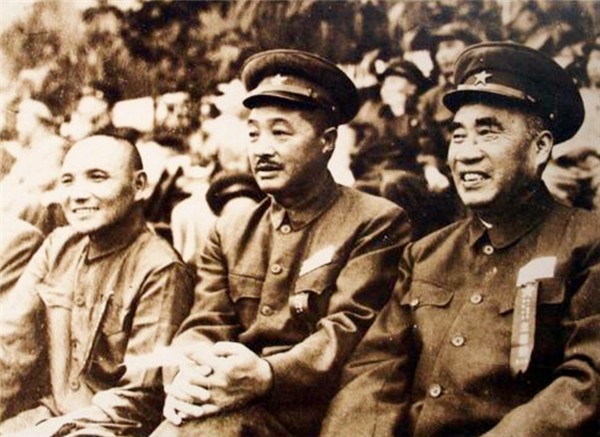 1964年，贺龙一怒之下解散国足，派球员去“硬骨头六连”整顿作风