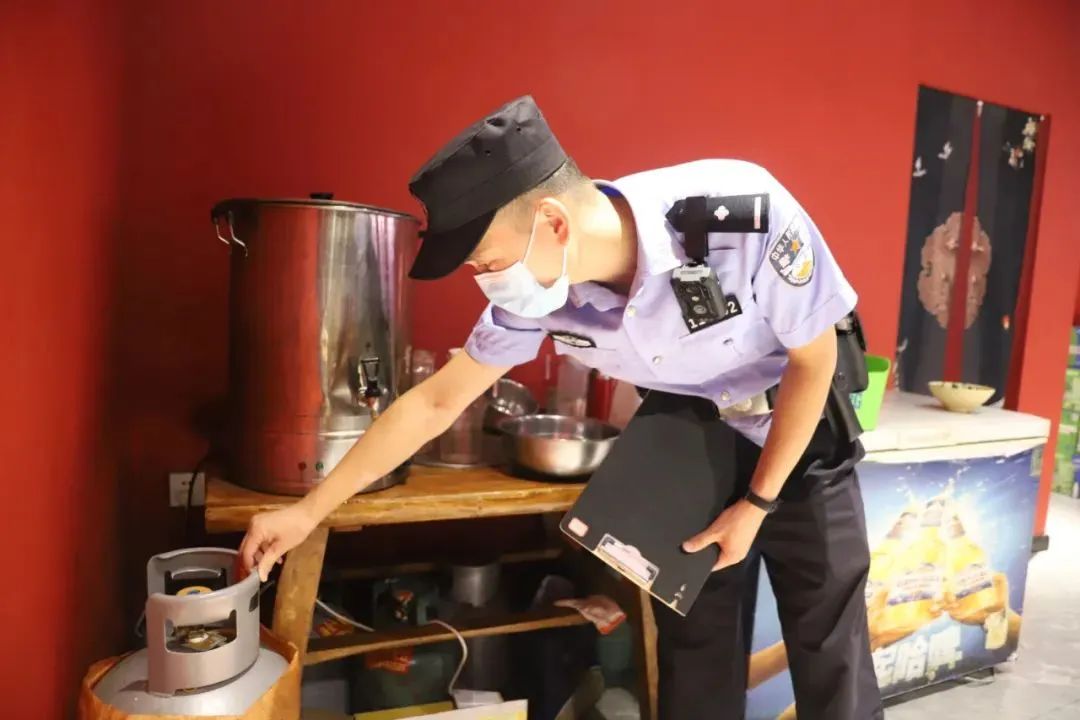 夏季治安打击整治“百日行动”丨尽锐出战!河南洛阳公安全力开展夏夜治安巡查宣防第二次集中统一行动