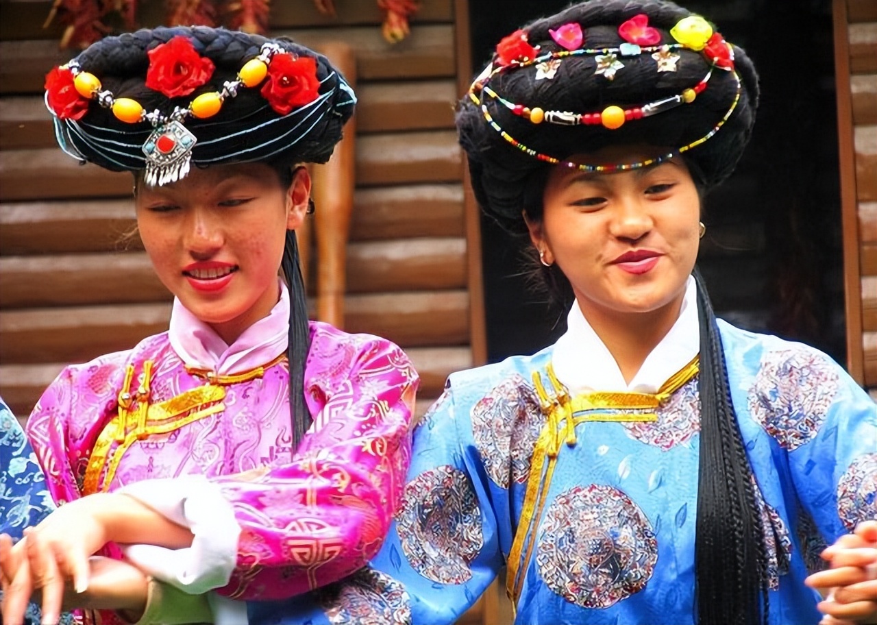 摩梭族最后一个母系社会,摩梭族为什么能保留母系氏族