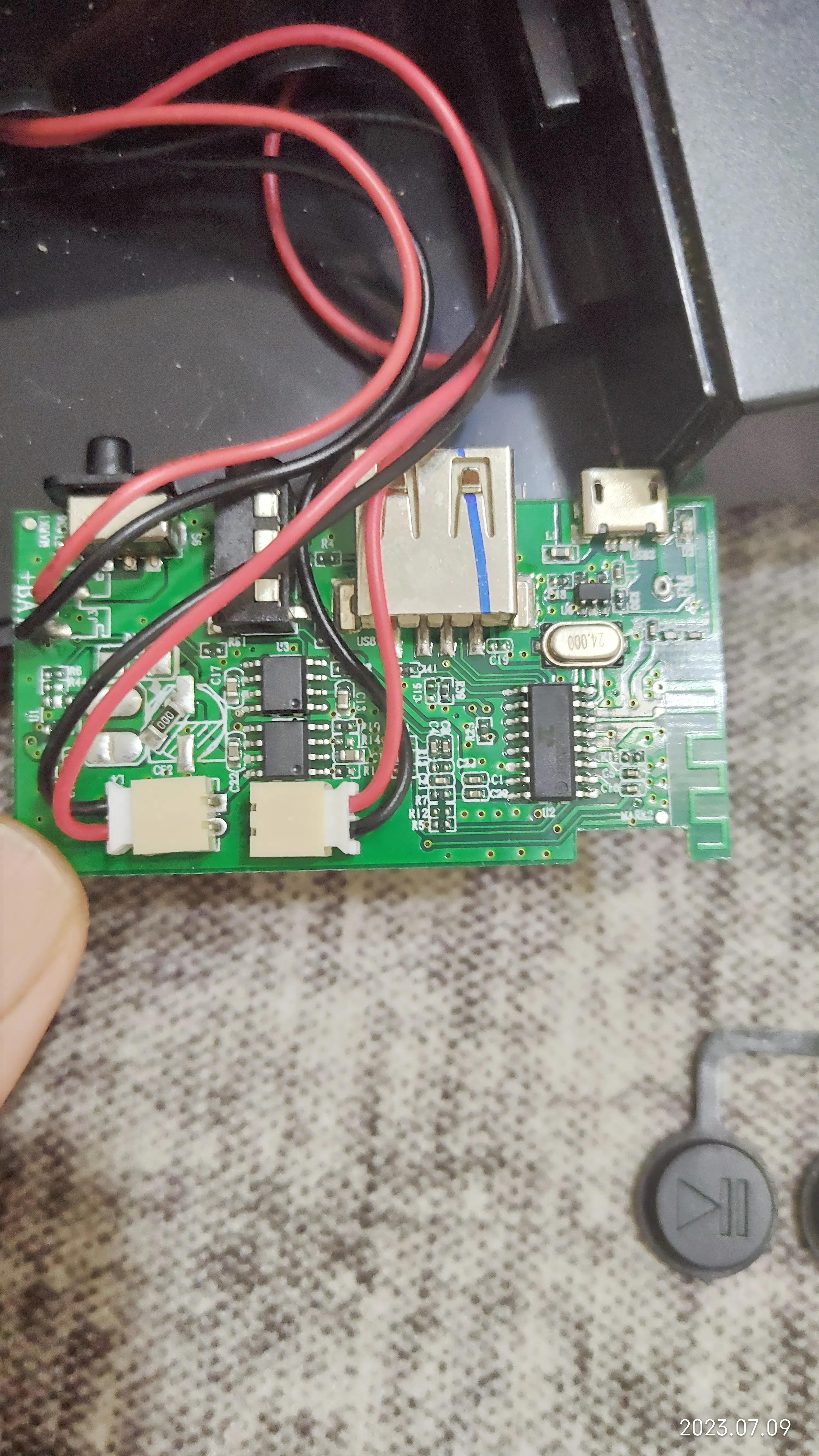 拆解各种小蓝牙音箱,时钟蓝牙音箱拆解