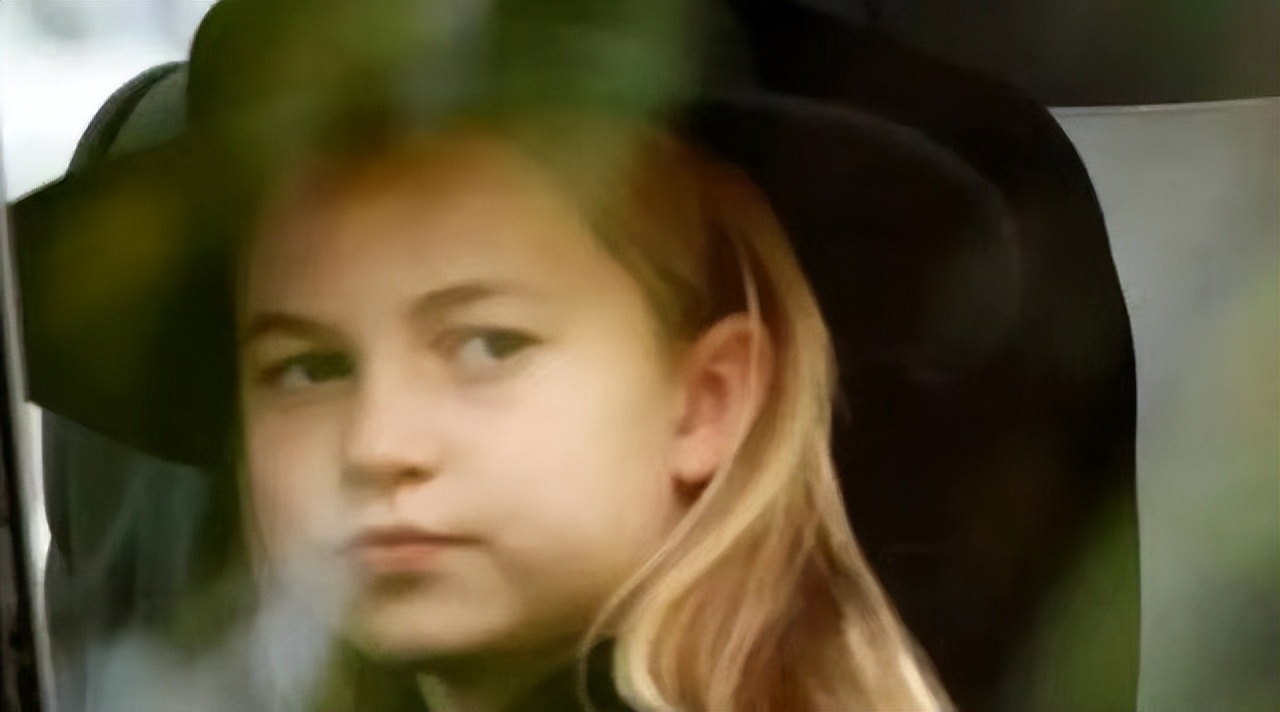 卡米拉加冕仪式夏洛特,加冕礼上夏洛特的花环