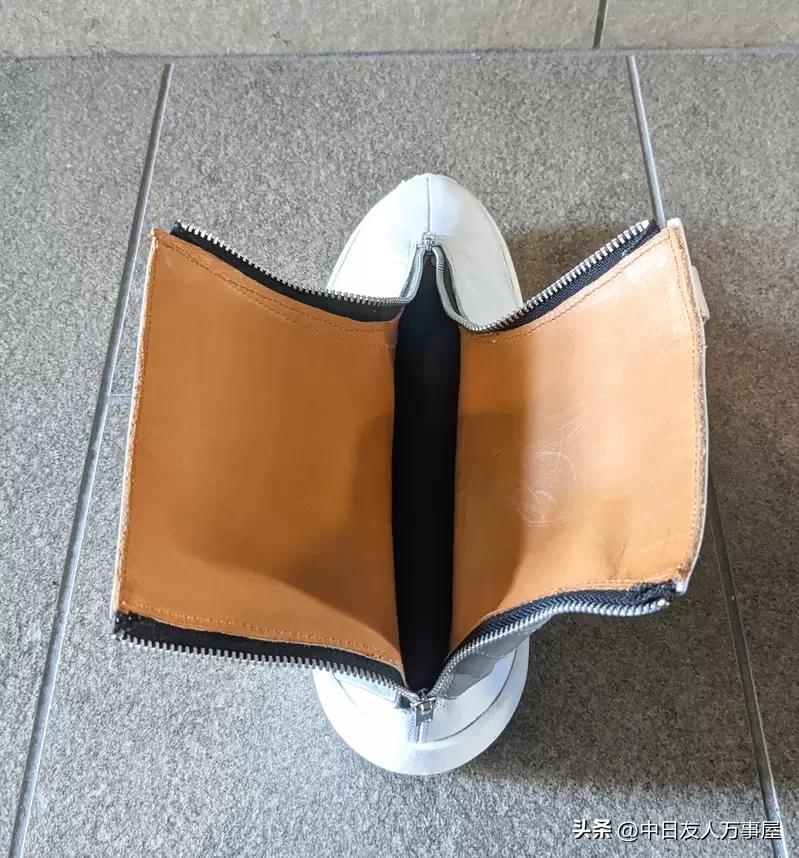 靴子口袋设计轮椅上可以轻松拿手机，来自日本设计师平林景的创意