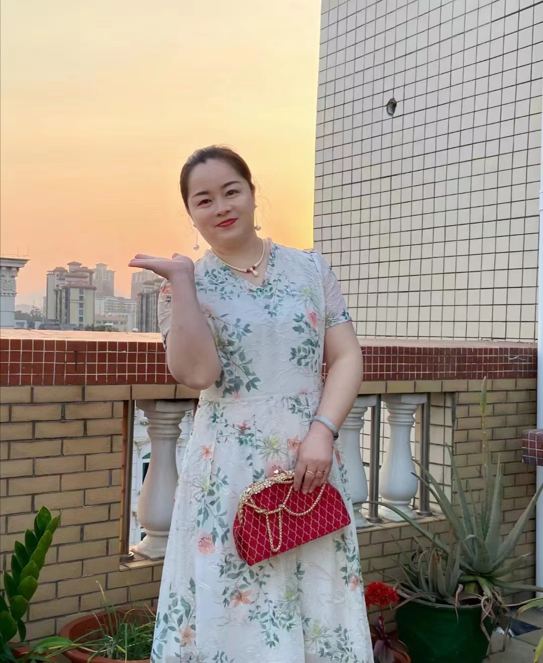 适合50岁女人的发型减龄又洋气,50岁减龄发型女2020流行发型