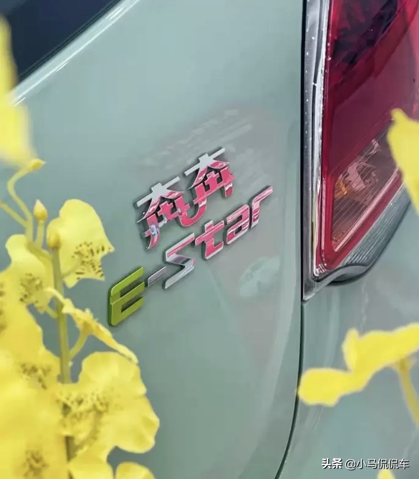 奔奔e-star2022新款301公里售价5.38万,长安奔奔e-star301公里最新续航测评