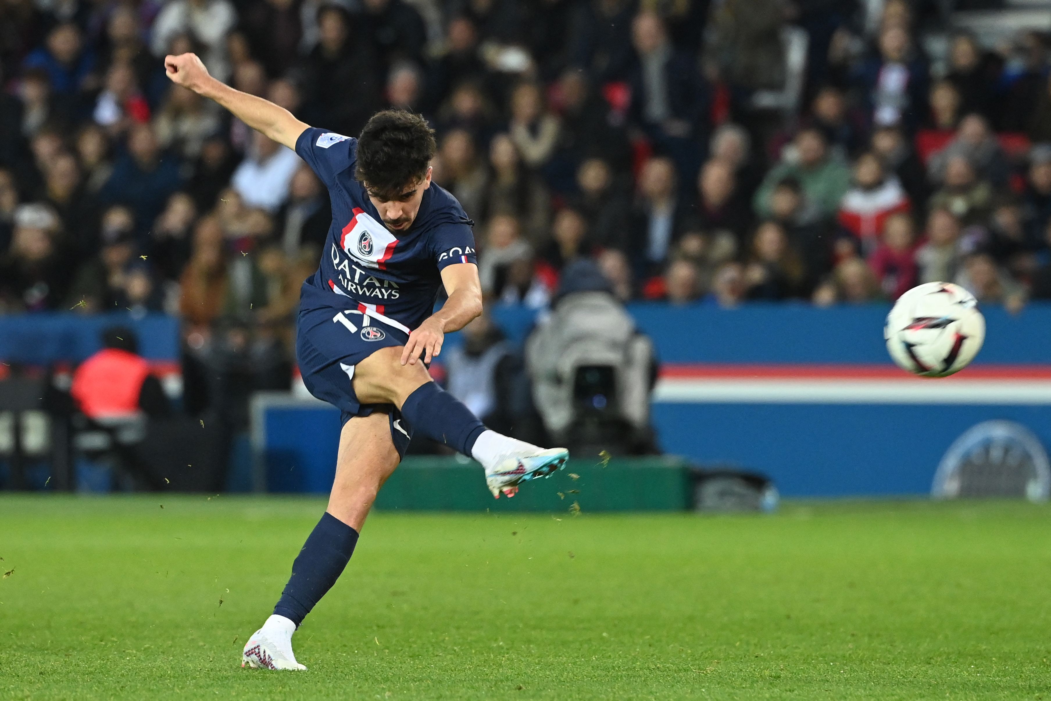 阿什拉夫为梅西出头染红,梅西阿什拉夫图卢兹