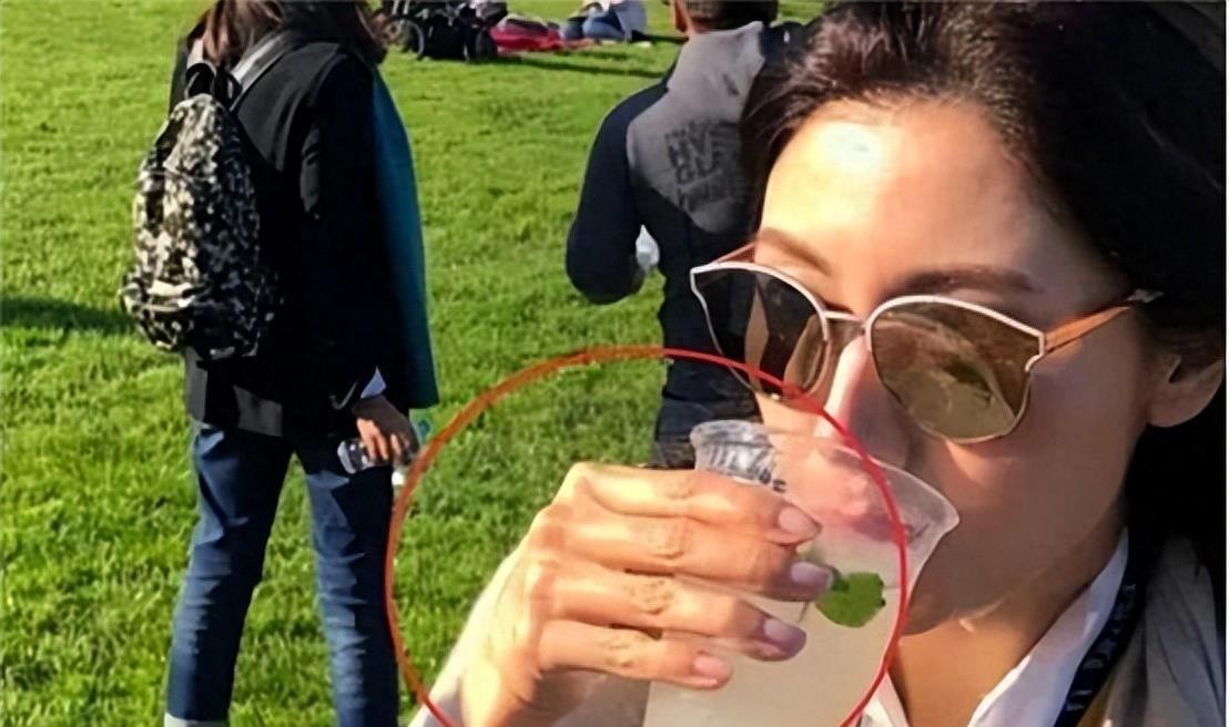 “小丑手”太减分了，这8位女星个个貌美如花，却被手拖后腿