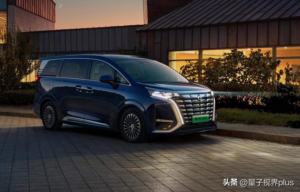 mpv顶级车型丰田埃尔法高低配对比,新能源mpv丰田埃尔法