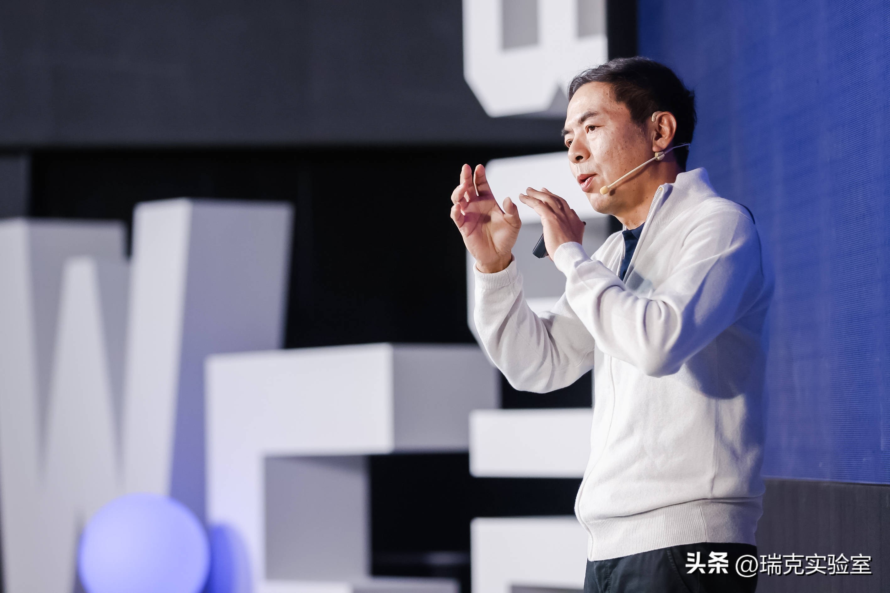 东莞最低调富豪：坐享亿万身家，出门开20万的车：我成就了马化腾