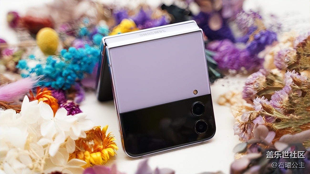 评价三星galaxyzflip4,三星galaxyzflip4折痕特写