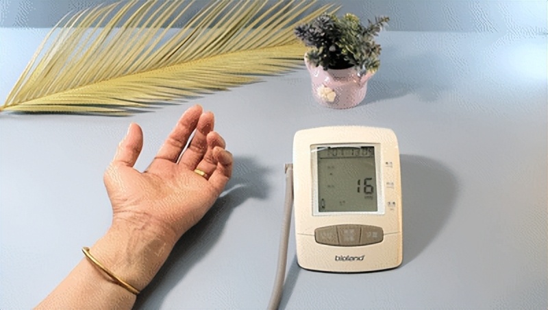 血压计语音播报设置视频,智能电子血压计家用语音播报