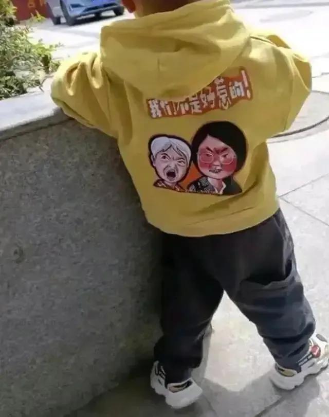 不问价多要2元，捞手机1500一单，停车遇老太索费，国民性仍堪忧