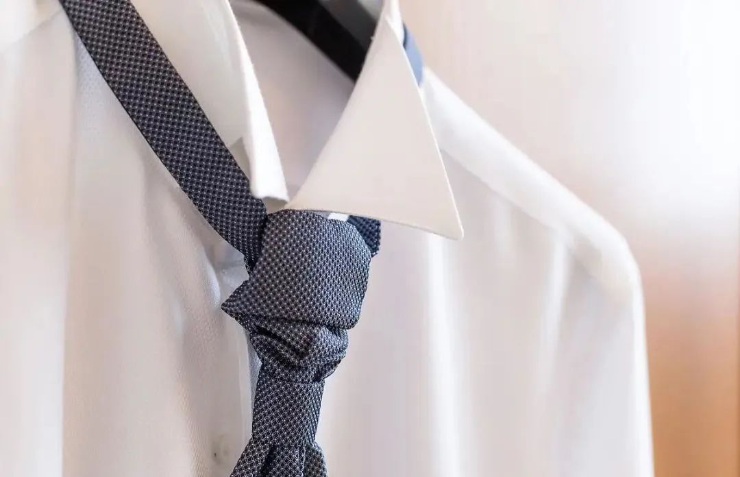男士西服衬衫及领带搭配图片,衬衫和领带女生可以搭配什么