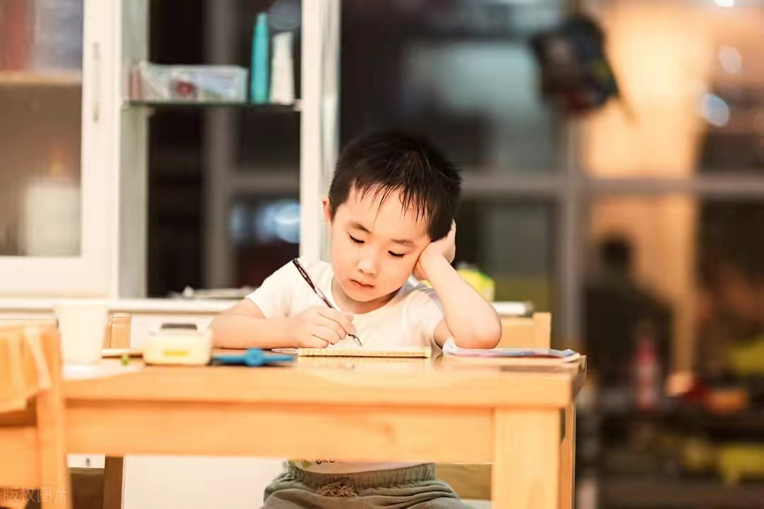 初二孩子学习不主动要督促怎么办,孩子学习不主动没有上进心怎么办