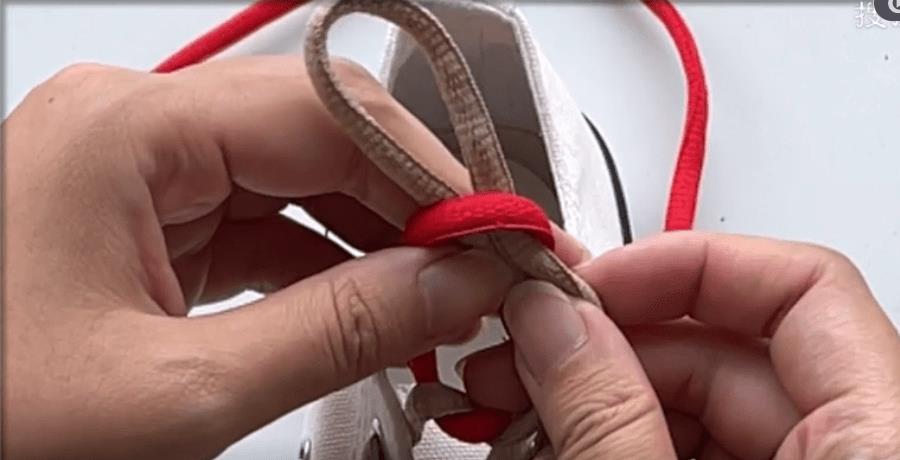 鞋带狂人必备：换个打法鞋带不散架！