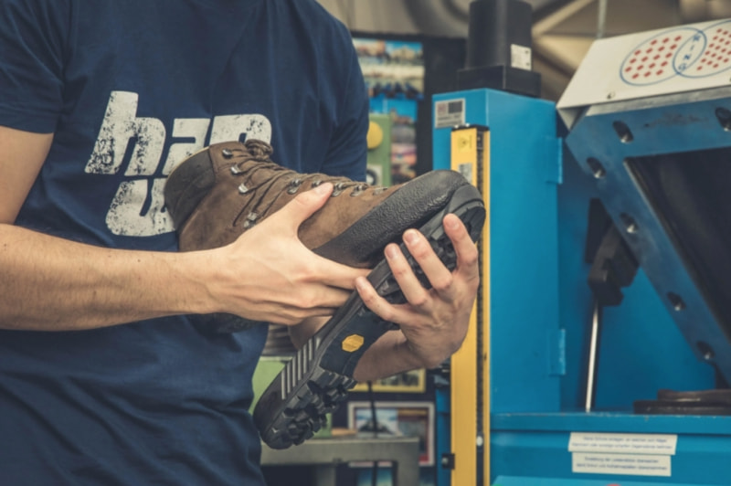 登山鞋开胶脱底该怎么办,登山鞋开胶了怎么办视频