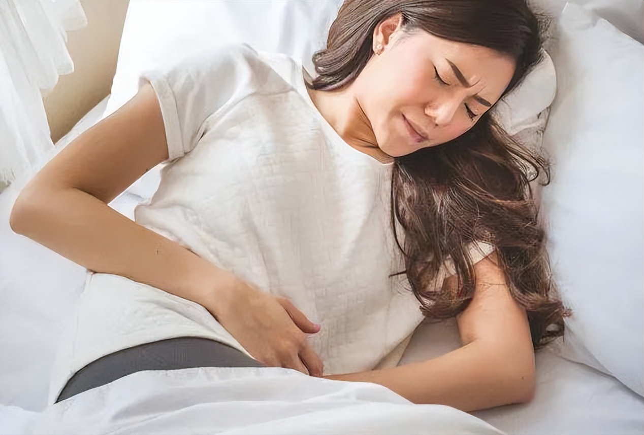 阴部很干涩是什么原因造成,年轻人阴部干涩是什么原因引起的