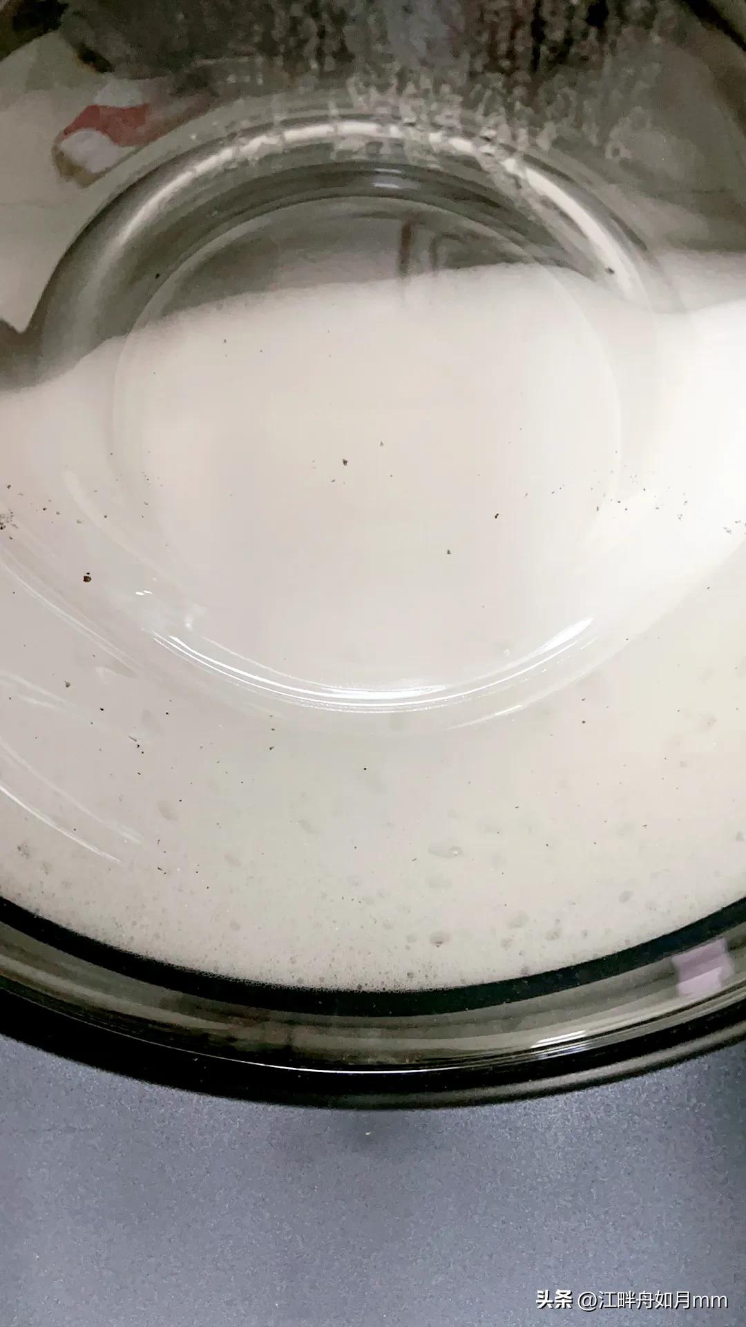 洗衣机洗衣服跑出来脏东西,洗衣机洗衣服流出有很多块状污垢