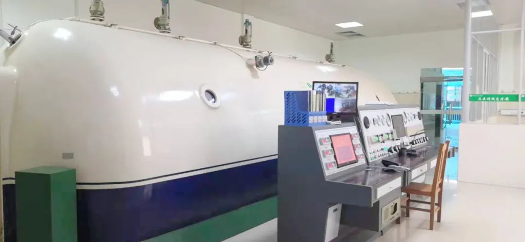 平南一高三学生学习压力大，去做高压氧“补补脑”