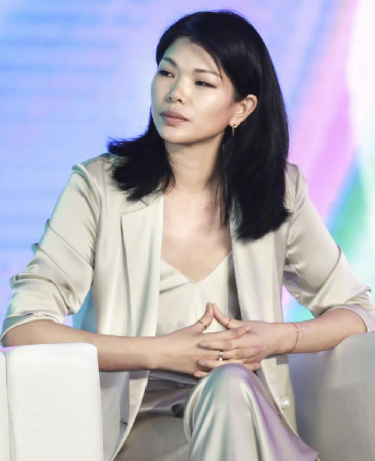 国际超模吕燕和谁长得像,名模吕燕嫁给外国人