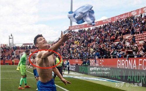 体育比赛搞政治正确！男足和伪球迷谁更该解散？